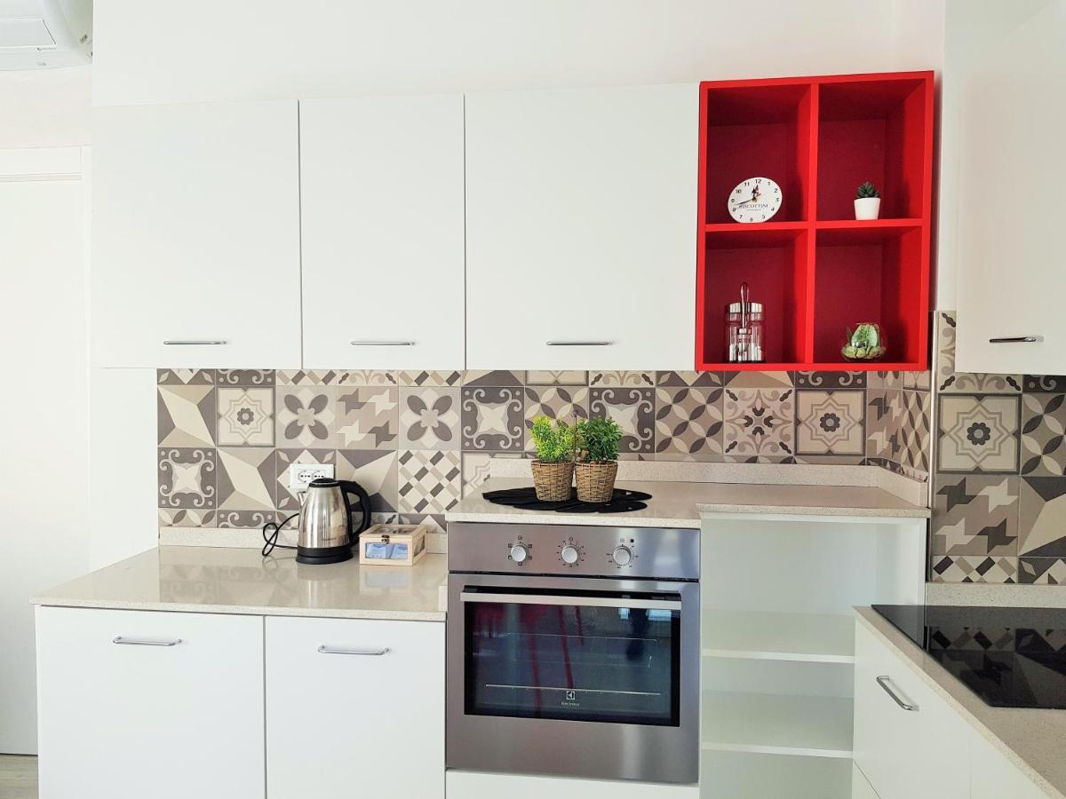Casaviva - Casa Vacanze A Ceriale Con Terrazza エクステリア 写真