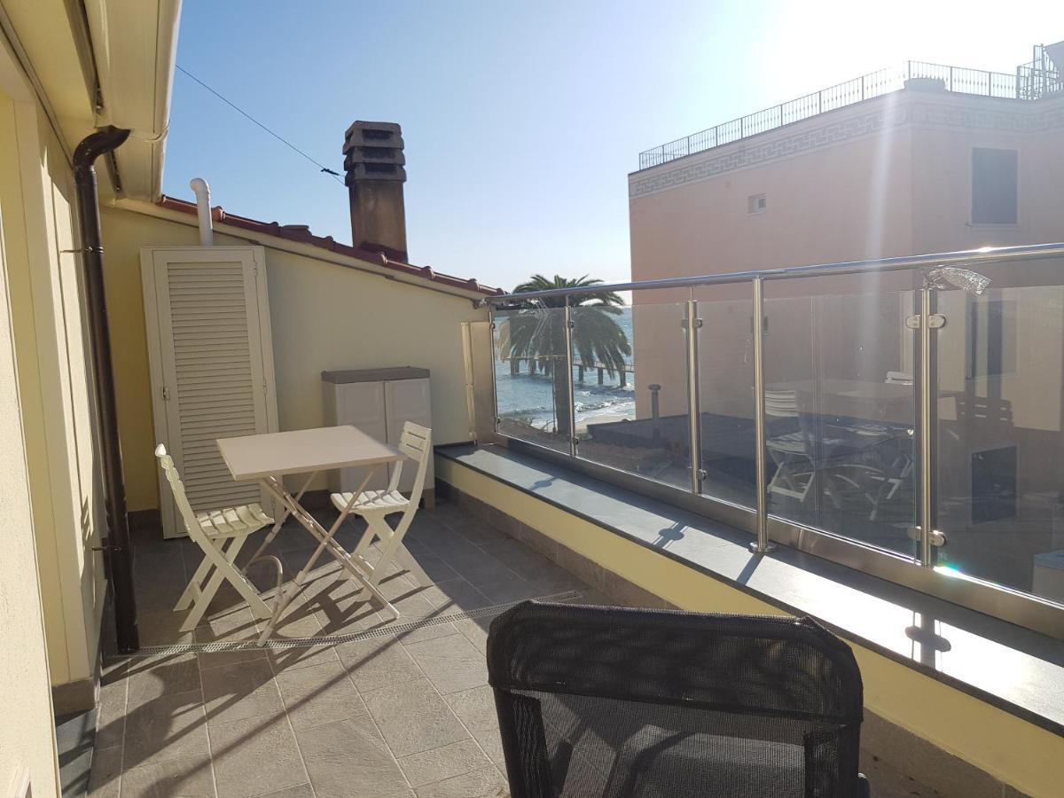 Casaviva - Casa Vacanze A Ceriale Con Terrazza エクステリア 写真