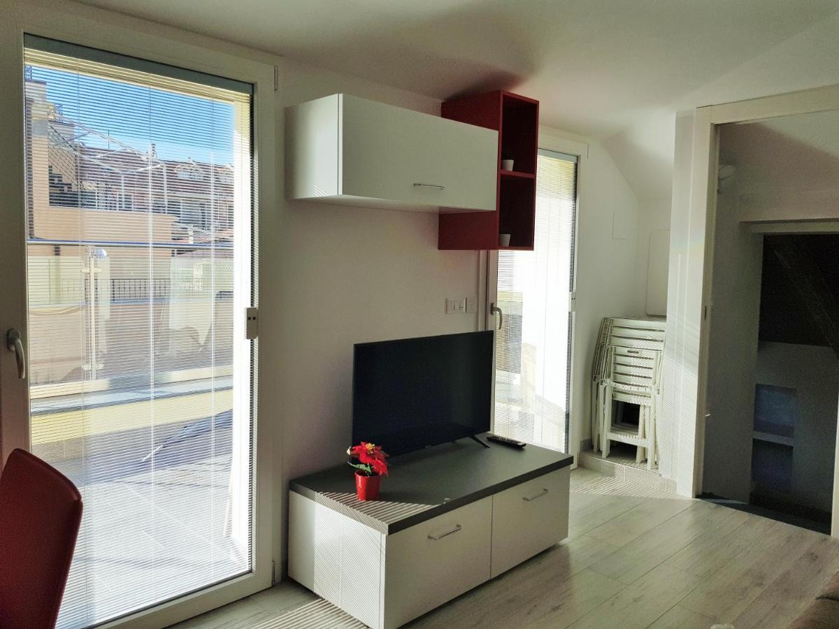 Casaviva - Casa Vacanze A Ceriale Con Terrazza エクステリア 写真